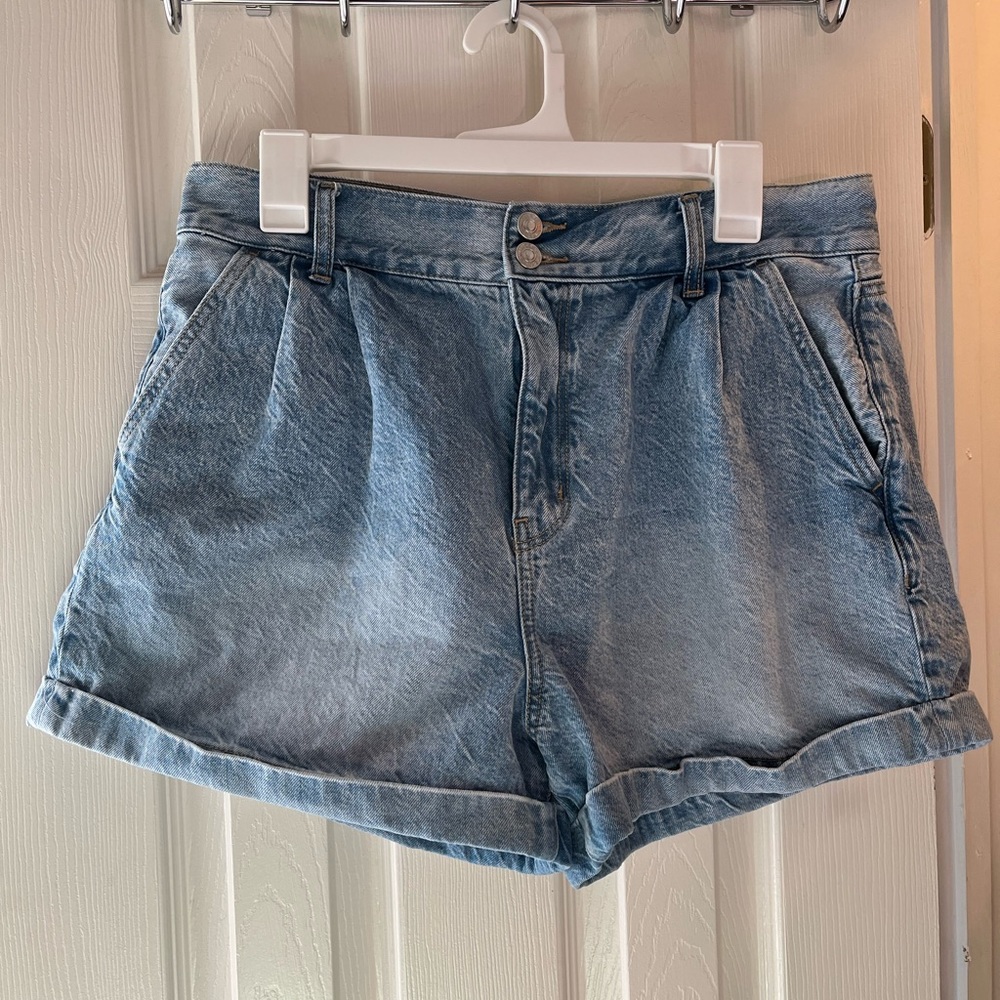 American Eagle Y2K Blue Jean Shorts, Mom Short, pleated front, pockets size 12